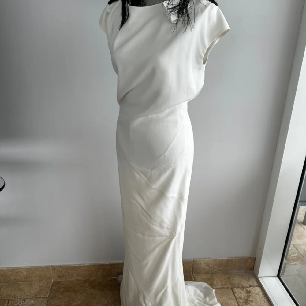 New $ 5425 Brunello Cucinelli White Silk Gown Wedding Ostrich Epaulette Sz M - Picture 2 of 5